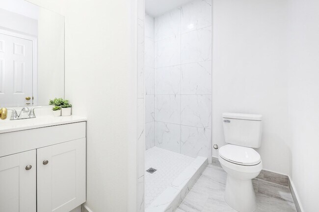 Building Photo - 1005 Andrew Ave