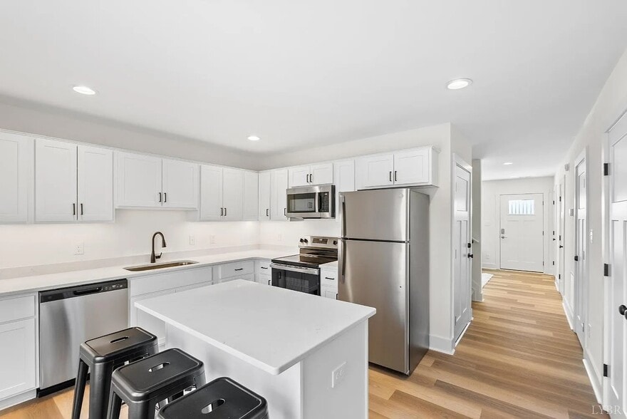 Building Photo - 1600 Wards Ferry Rd