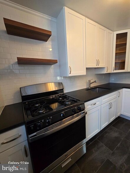 Building Photo - 6618 Boulevard View