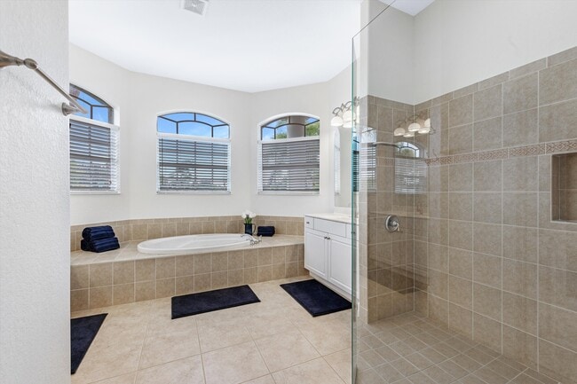 Building Photo - 3219 SW 7th Ln