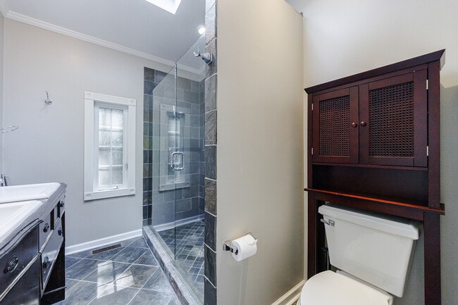 Building Photo - 2311 Pembrook Pl NE