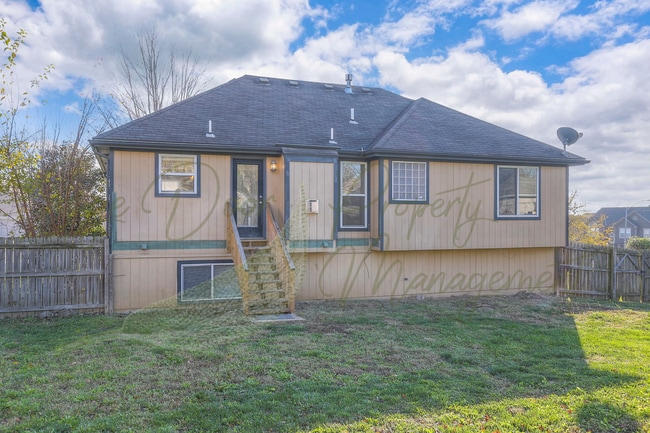 Building Photo - 706 NW Baytree Dr