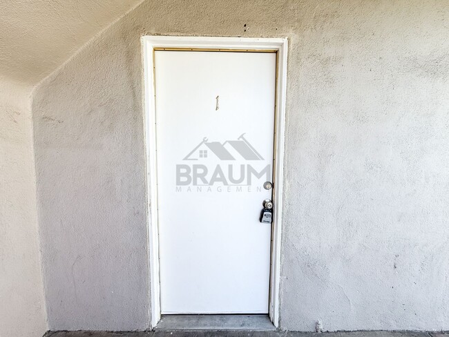 Building Photo - 6336 Tujunga Ave