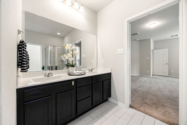 Building Photo - 4323 Wyanngate Dr
