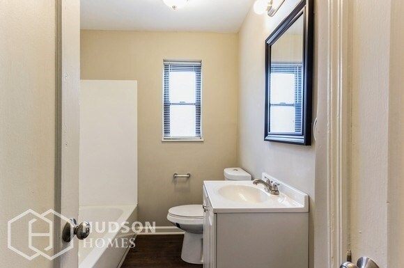 Building Photo - AVAILABLE NOW! - 4509 Barbara Place Unit 2...
