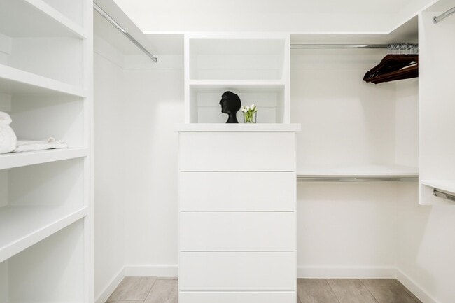 Building Photo - 305 Deer Path Lp