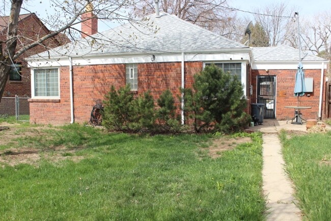 Building Photo - Charming 2 BR/1 BA House in the Hale/Mayfair Neighborhood!