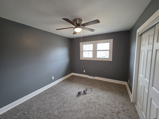 Building Photo - Renovated 3-Bed/2-Bath Home with Carport & Fenced Yard – Near Fort Campbell!