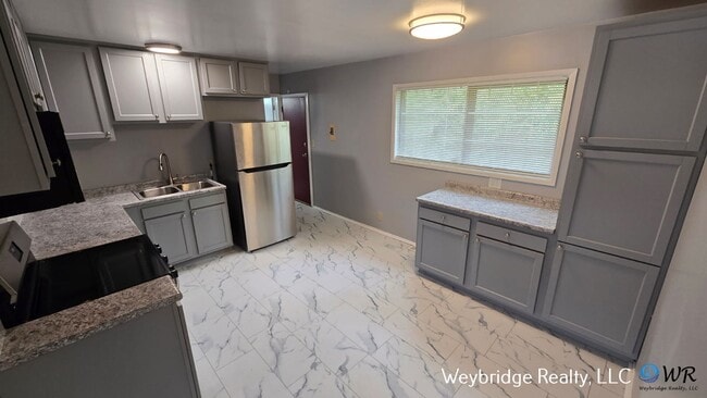 Building Photo - A Nice 3-Bed 1 Bath House in Northside!!!