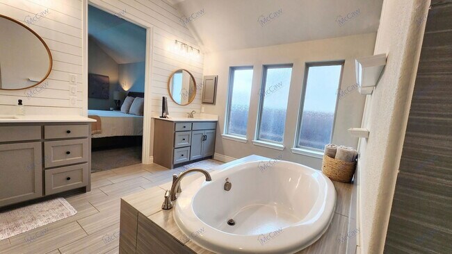 Building Photo - 817 Knoxbridge Rd