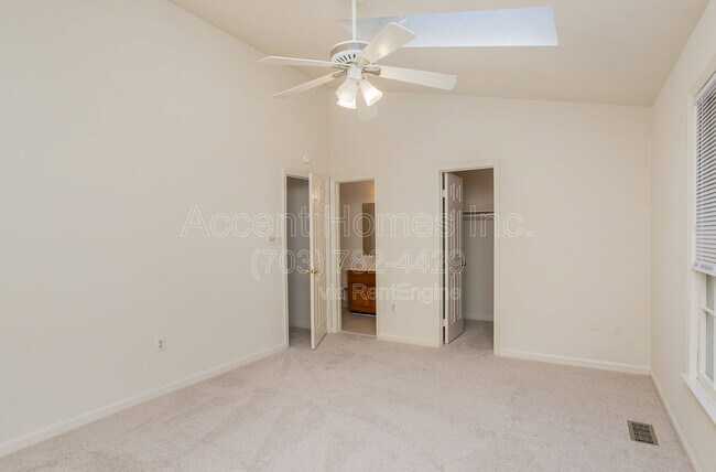 Building Photo - 7461 Ridge Oak Ct