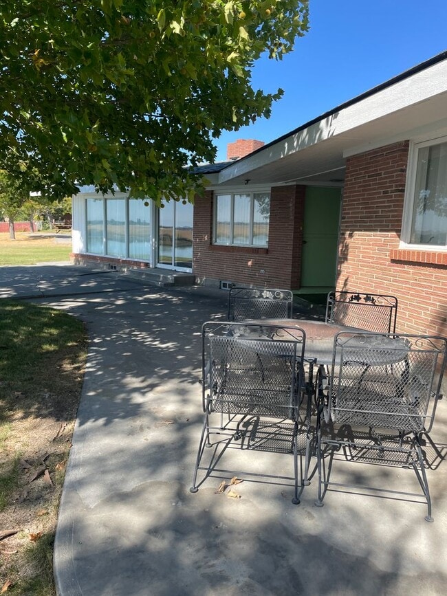 Building Photo - Lake Front Home For Rent! 1/2 Off First Full Months Rent Move in Special!!!