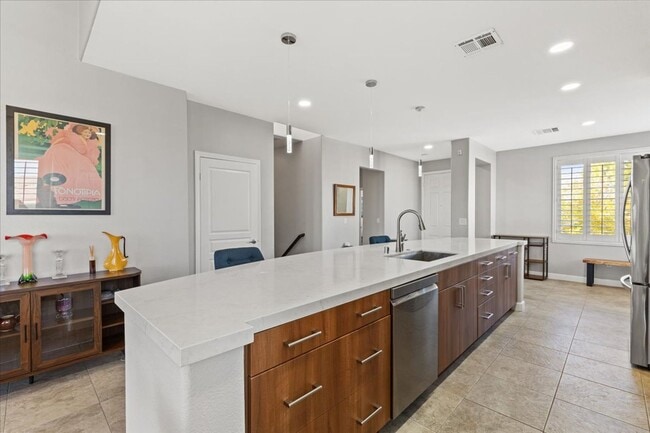 Building Photo - Modern Summerlin 2 Bedroom Condo with Garage - Fully Furnished