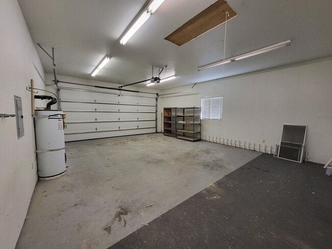 Building Photo - 1872 Alder Ave