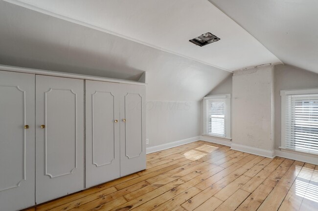 Building Photo - 281 Reinhard Ave