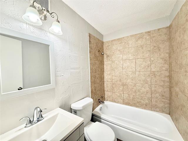 Building Photo - 4813 Sandage Ave