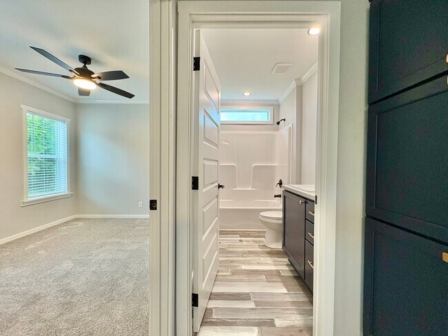 Building Photo - 5715 Camelford Dr