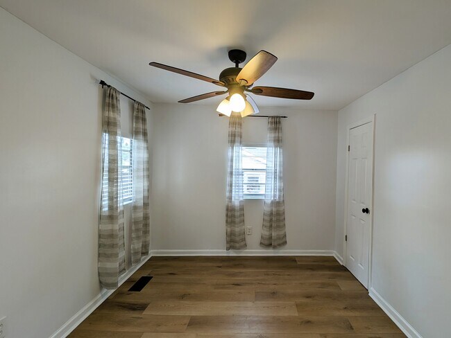 Building Photo - 520 48th St S