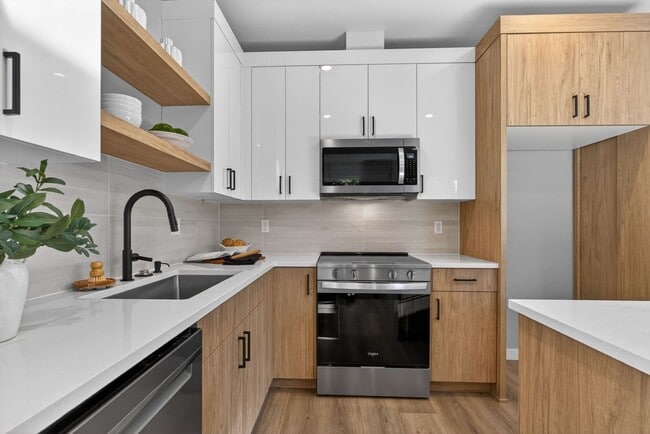 Building Photo - 10907 SE Home Ave