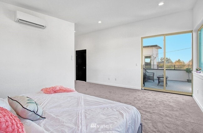 Building Photo - 2105 S Orcas St