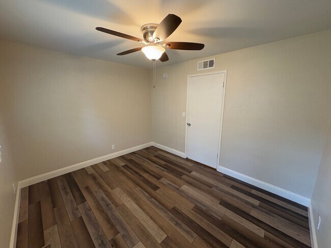 Building Photo - NW Visalia Home Near Country Club coming soon!