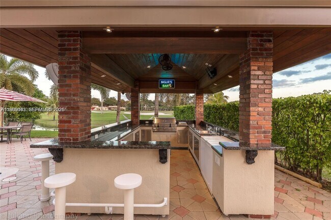 Building Photo - 19701 W Oakmont Dr