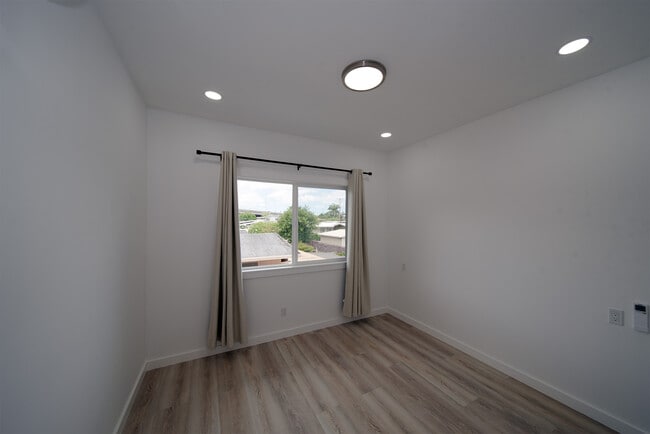 Building Photo - 98-352-352 Pono St