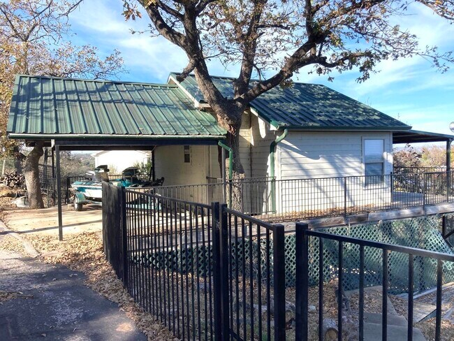 Building Photo - 215 Mountain Top