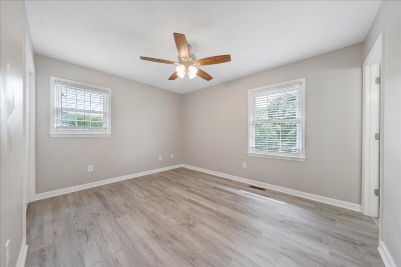 Building Photo - 165 N Rome Dr