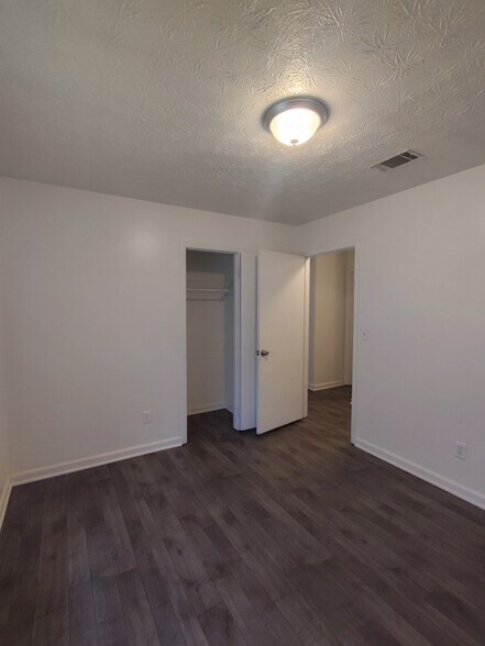 Building Photo - 4002 Warren Rd