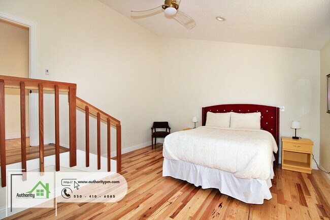 Building Photo - 3350 Mountain Oak Dr