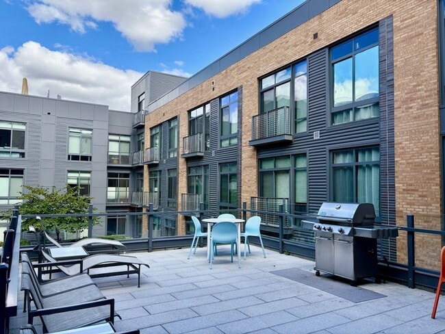 Building Photo - Southwest Water Front One Bedroom W/All Am...