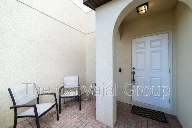 Building Photo - 2210 Seven Oaks Dr