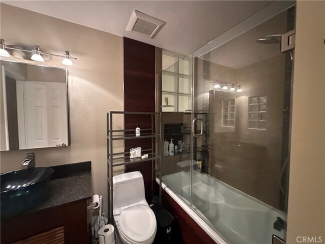 Building Photo - 2217 Vanderbilt Ln