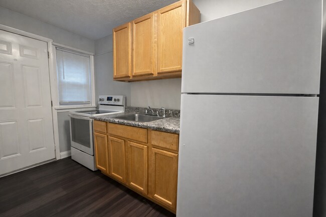 Building Photo - 1628 Plum St