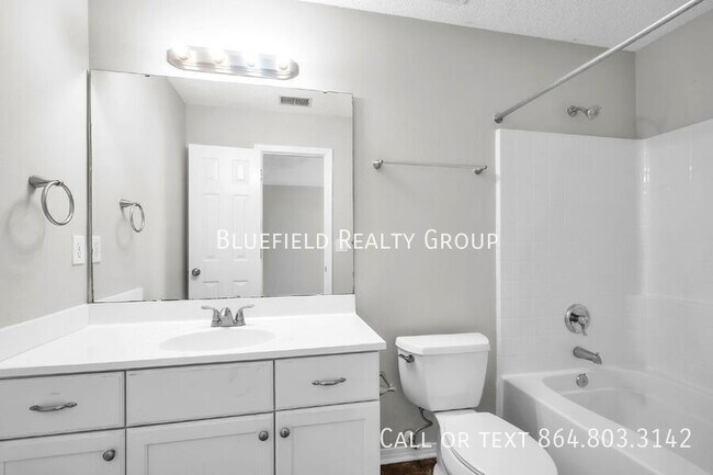 Building Photo - 111 White Willow Ct