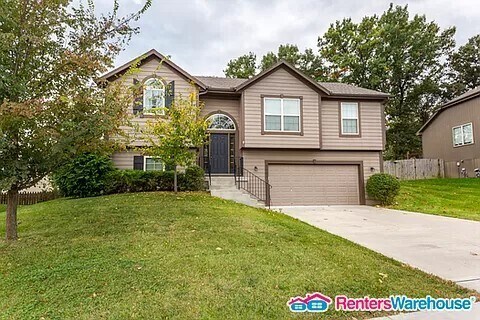 Primary Photo - 4 Bed 3 Bath Home In North KC! Available NOW!