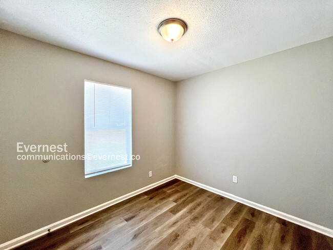 Building Photo - 3573 Russelwood Dr