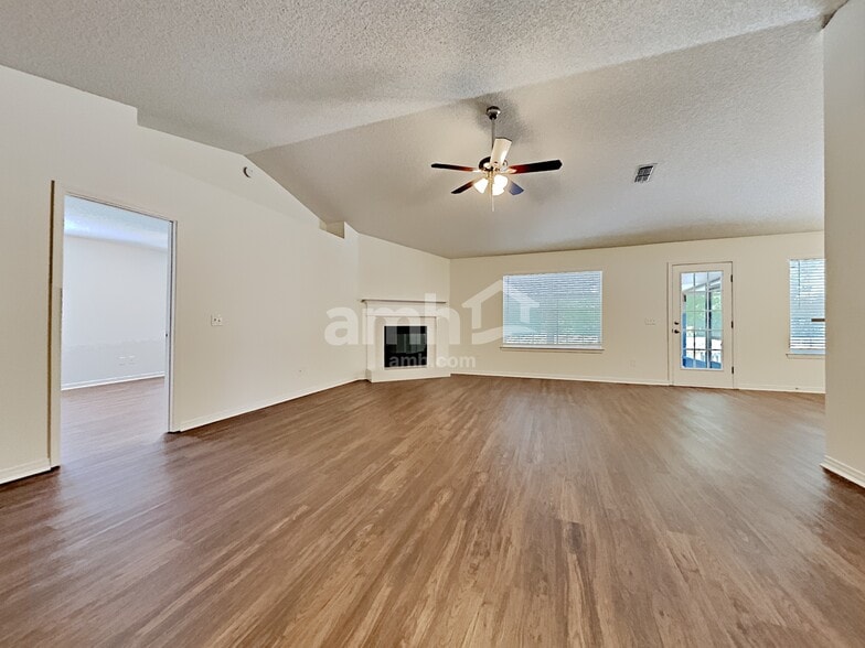 Building Photo - 5359 Vivera Ln