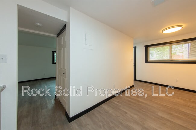 Building Photo - 312 E 27th St