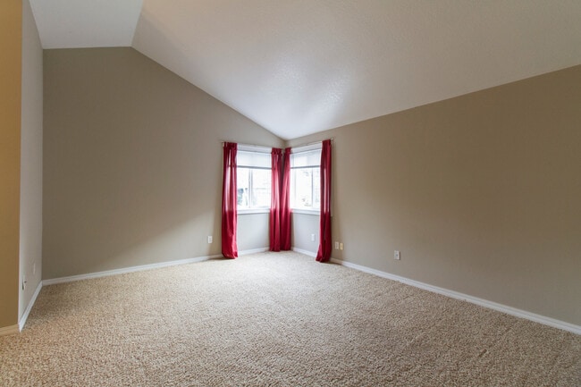 Building Photo - Lovely Corner Home in Quiet Neighborhood w...