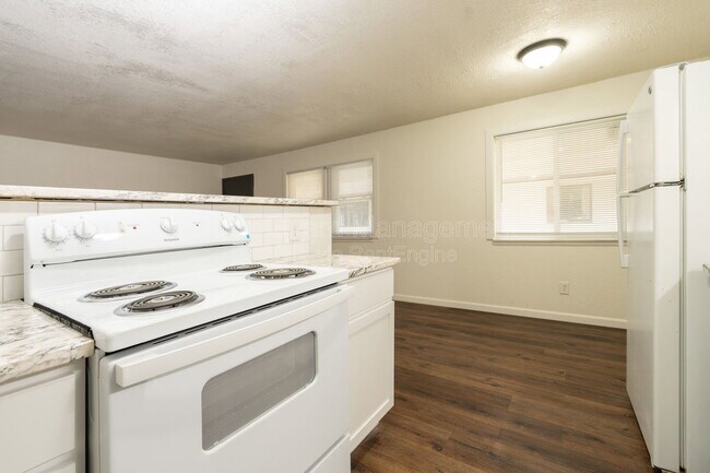 Building Photo - 750 W Dayton Ave