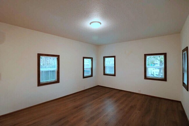 Building Photo - 4083 Notre Dame Ave