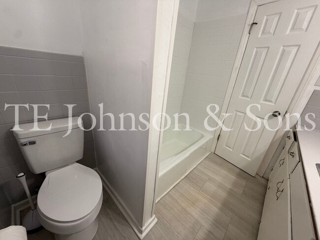 Building Photo - Cozy Single-Story Duplex Living on Raeford Ave