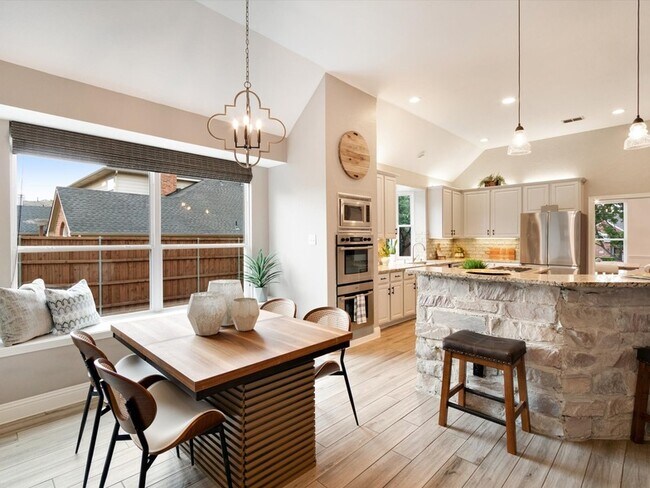 Building Photo - 3228 Port Royal Ct