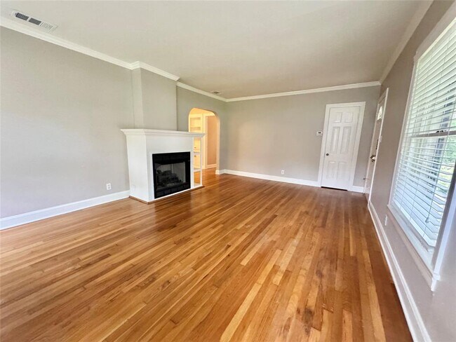 Building Photo - 1300 Crestwood Rd