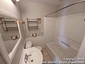 Building Photo - 124 W Mistletoe Ave