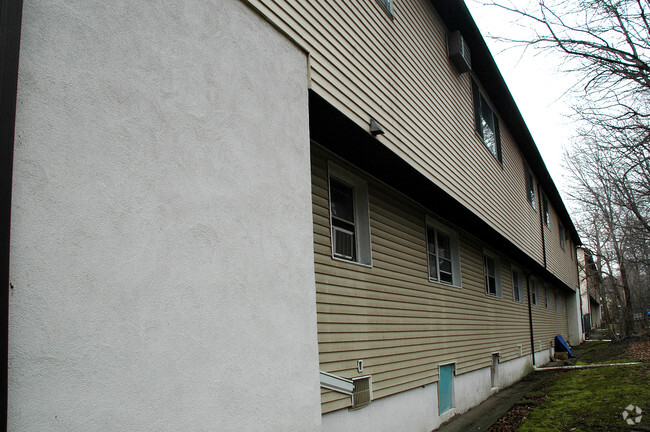 Building Photo - 18-24 Star Lake Rd