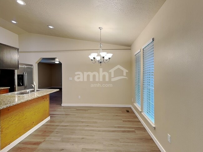 Building Photo - 1745 W McGlinchey St