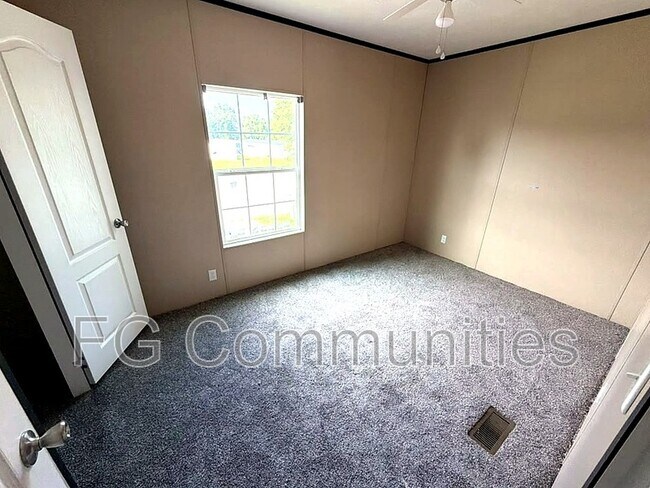 Building Photo - 112 Cloverleaf Ct